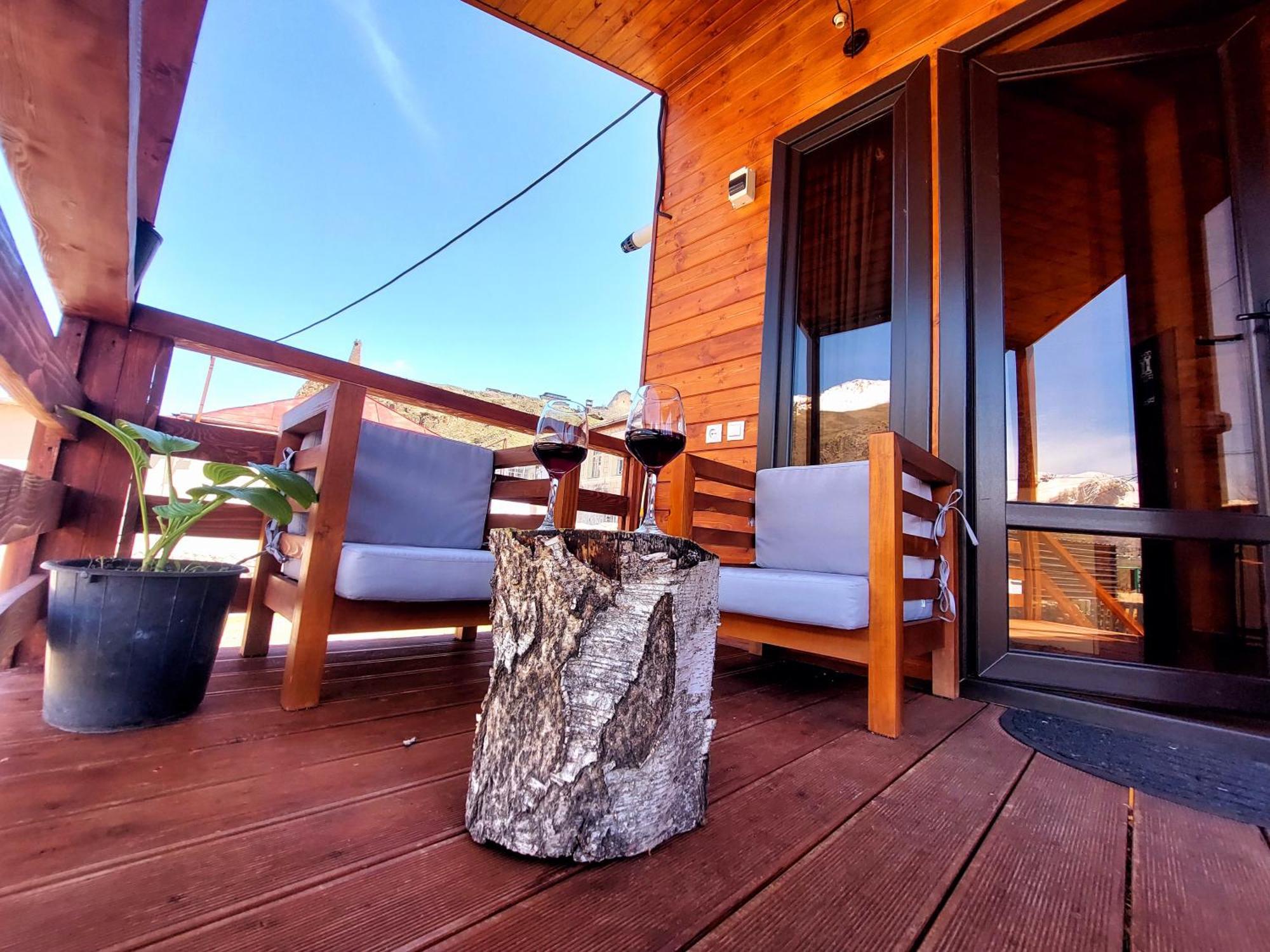Guesthouse And Cottage Nicolo Kazbegi Εξωτερικό φωτογραφία