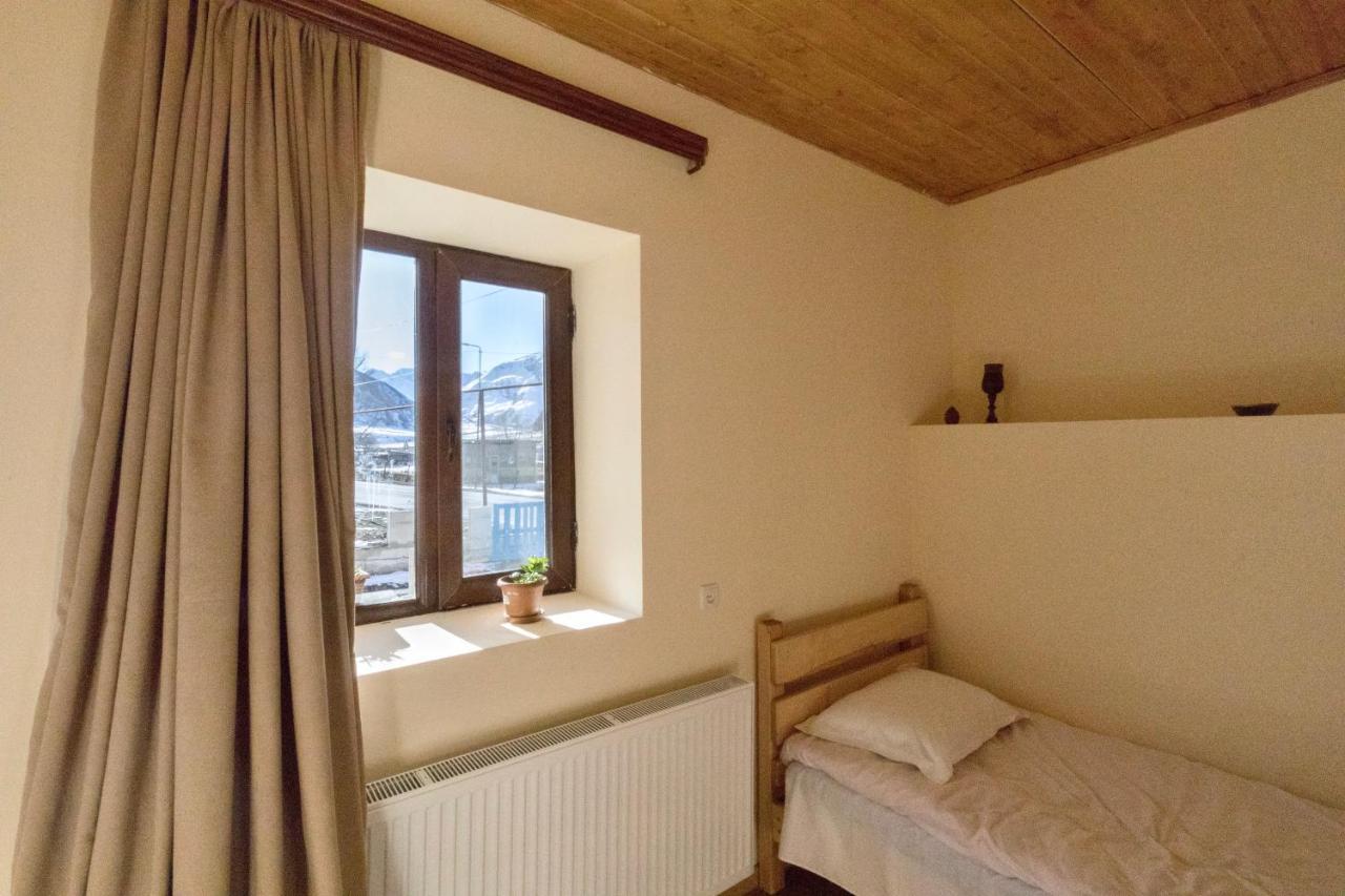 Guesthouse And Cottage Nicolo Kazbegi Εξωτερικό φωτογραφία
